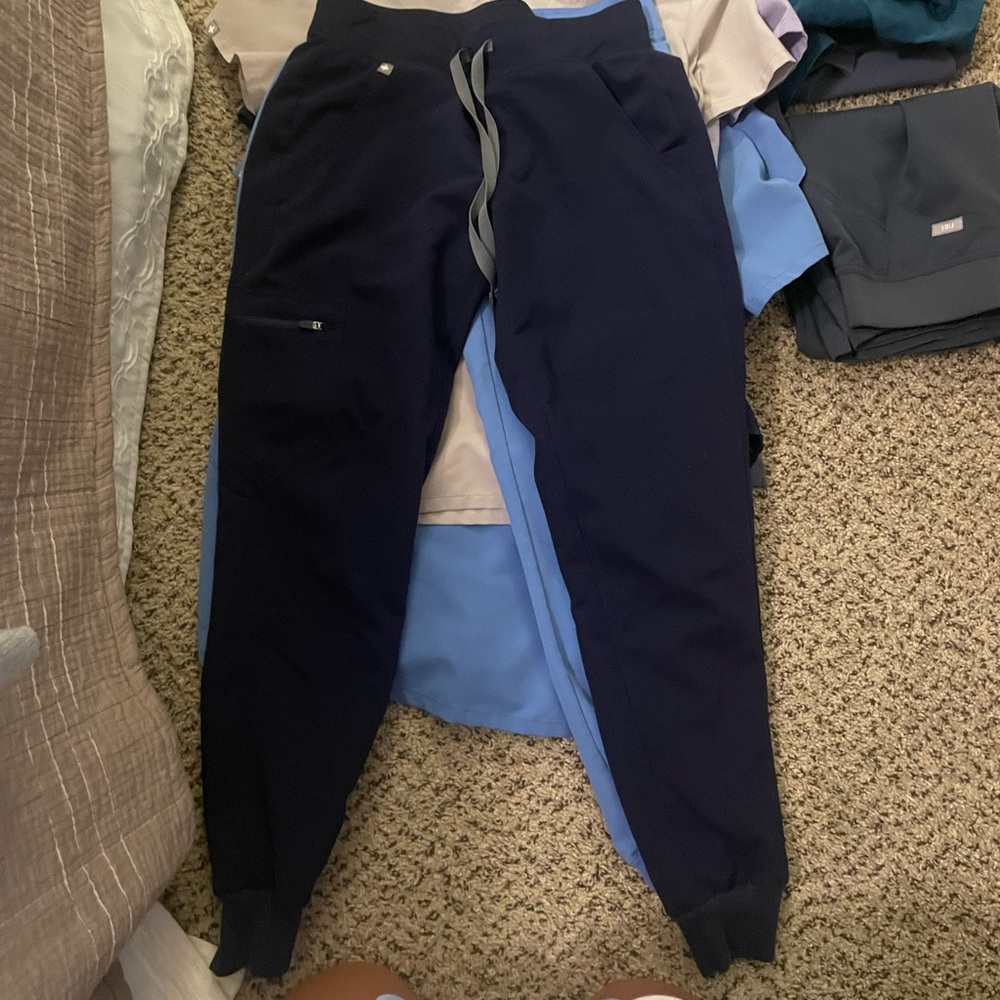 Navy figs joggers
